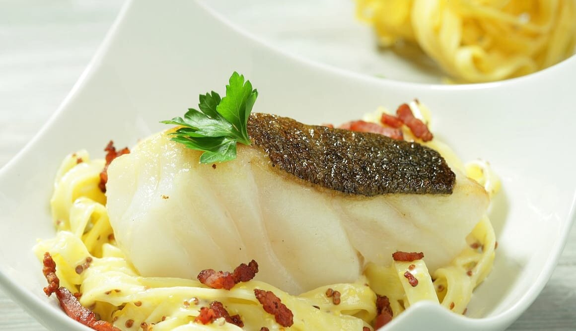 Cabillaud de Norvège à la sauce moutarde et fetuccines aux lardons 