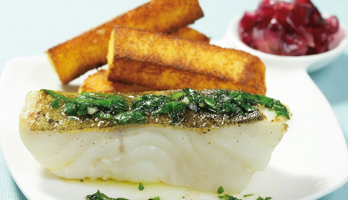 Dos de cabillaud de Norvège en persillade, polenta croustillante et compotée d’oignons