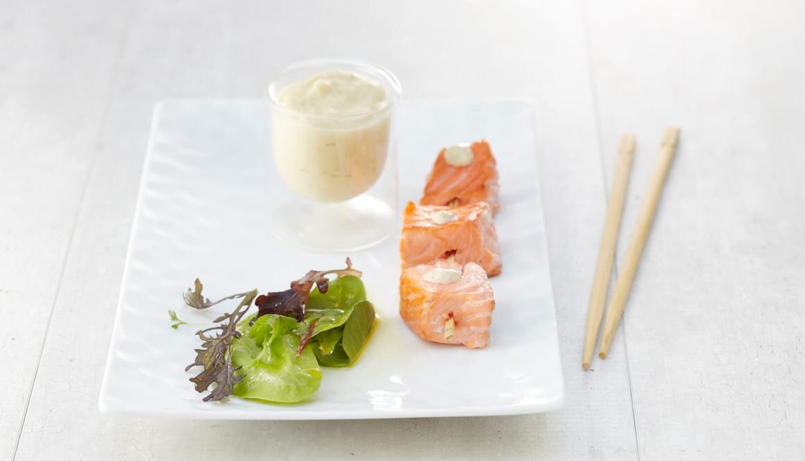 Brochette de Truite des Fjords snackée, purée de topinambours à l’anchois