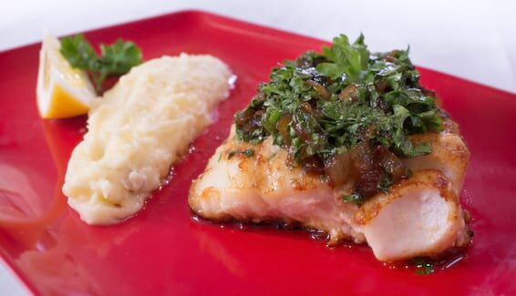 Aiglefin, purée et sauce à l’oignon 