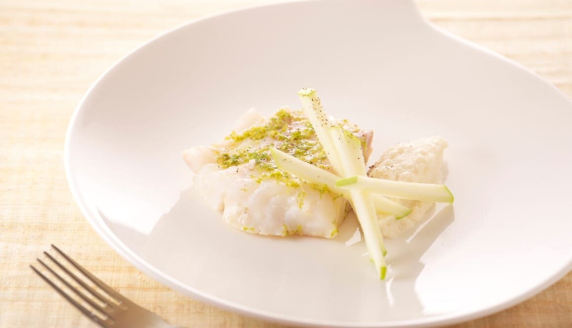 Cabillaud de Norvège meunière en chapelure de citron vert, purée de céleri à la noix de coco 