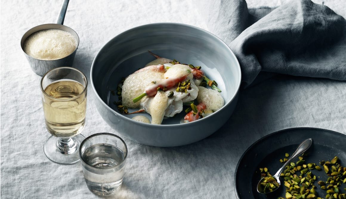Skrei au court-bouillon, carottes à la muscade et beurre à l’orange