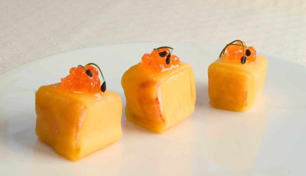 Crabe royal de Norvège et cubes de mangue