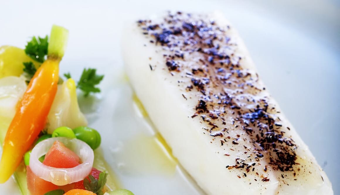 Flétan blanc de Norvège au four, salade de concombre