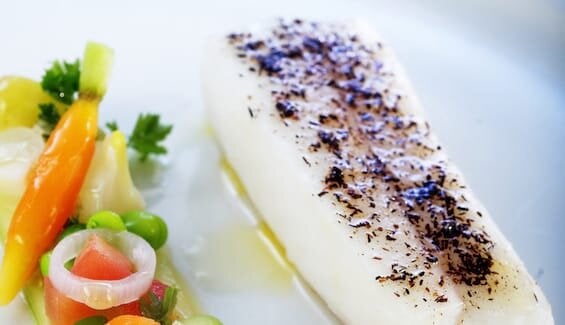 Flétan blanc de Norvège au four, salade de concombre