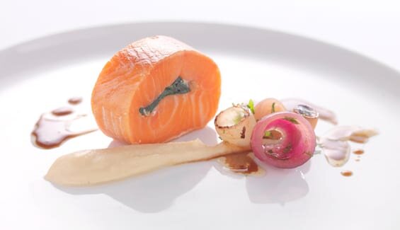 Roulade de Truite des Fjords et purée de chou-fleur, sauce vinaigrette au soja