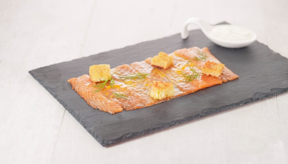 Carpaccio de Truite des Fjords marinée à l’orange et fromage blanc