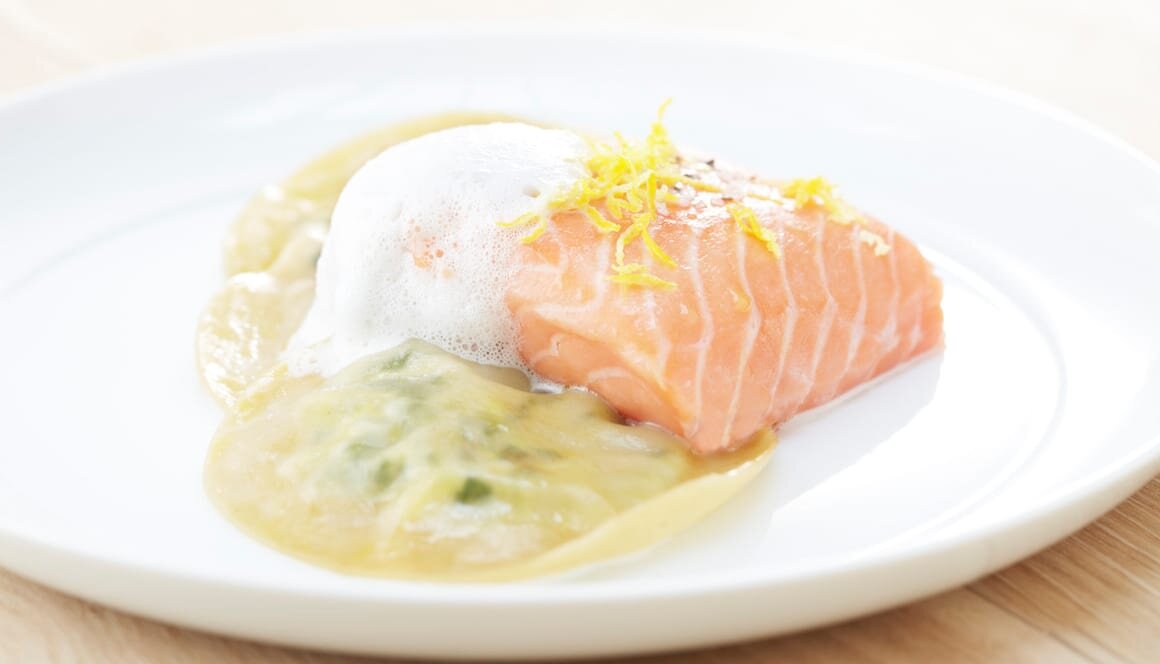 Cœur de saumon de Norvège à la vapeur de citron et ravioles de blettes à la ricotta
