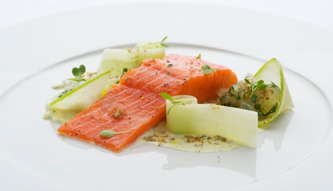 Confit de Saumon de Norvège, salade de pomme et concombre