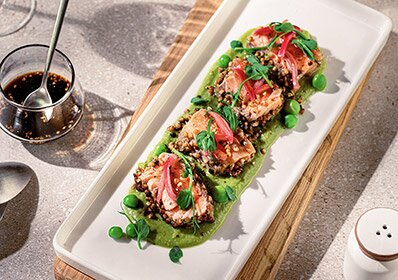 Tataki de saumon de Norvège aux petits pois de printemps