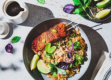 Brochettes yakitori de saumon de Norvège au barbecue