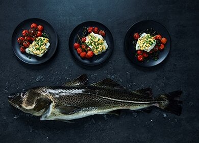 Cabillaud de Norvège cuit au four et tomates en papillote