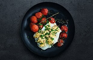 Cabillaud de Norvège cuit au four et tomates en papillote