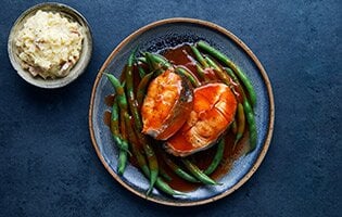 Lieu noir de Norvège à la sauce tomate et poivron rouge