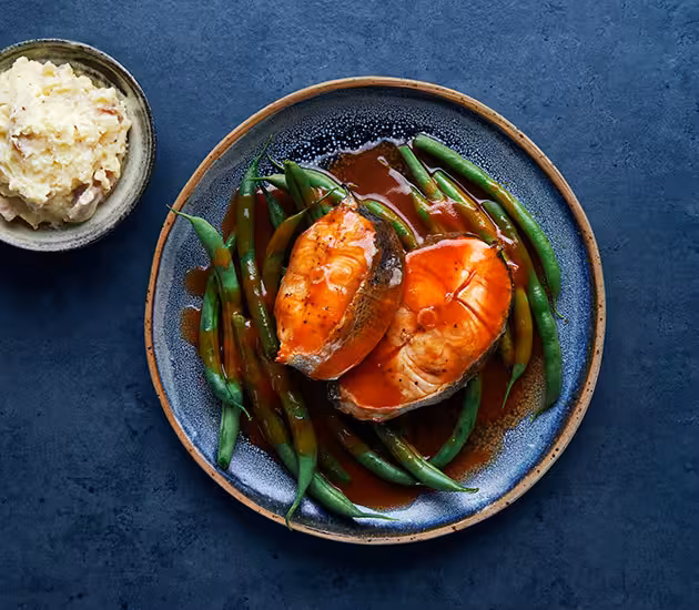Lieu noir de Norvège à la sauce tomate et poivron rouge