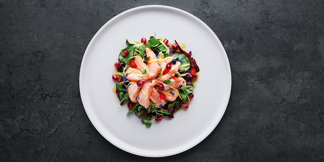 Ceviche de saumon de Norvège à la mangue et à la grenade