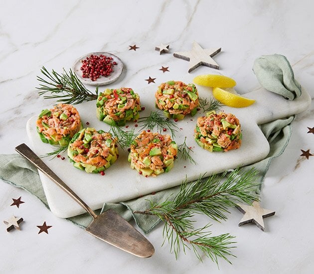 Tartare de saumon fumé de Norvège à l’avocat et aux baies roses