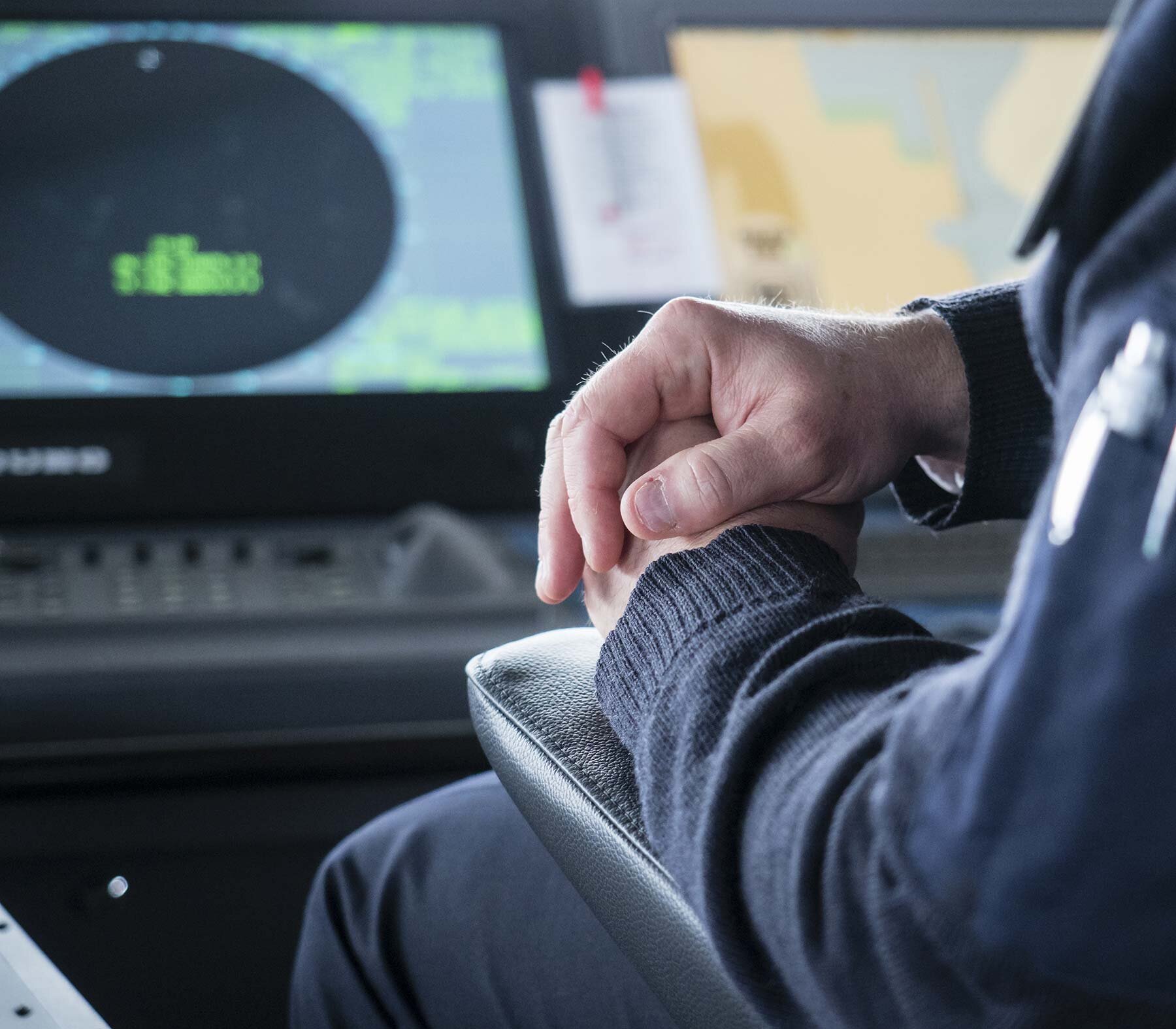 GPS dans le poste de pilotage du bateau