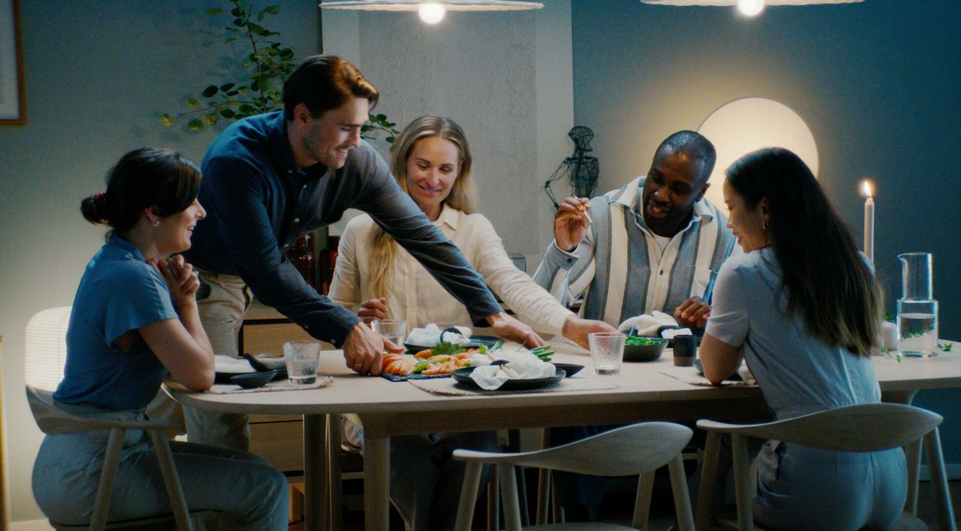 Amis autour d'une table